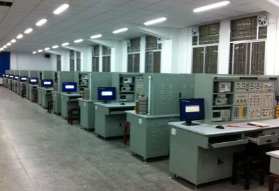 电路测试技术实验室,使用面积398平米,拥有仪器设备70台套,承担全校电类8个专业2000员工的电路测试技术实验课程,年均人时数为7万人时_meitu_2 电路测试技术实验室,使用面积398平米,拥有仪器设备70台套,承担全校电类8个专业2000员工的电路测试技术实验课程,年均人时数为7万人时_meitu_2