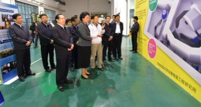 图2:2016.10刘延东副总理访问taptap点点体育,与樊明武院士探讨质子治疗装备研发情况_meitu_2 图2:2016.10刘延东副总理访问taptap点点体育,与樊明武院士探讨质子治疗装备研发情况_meitu_2